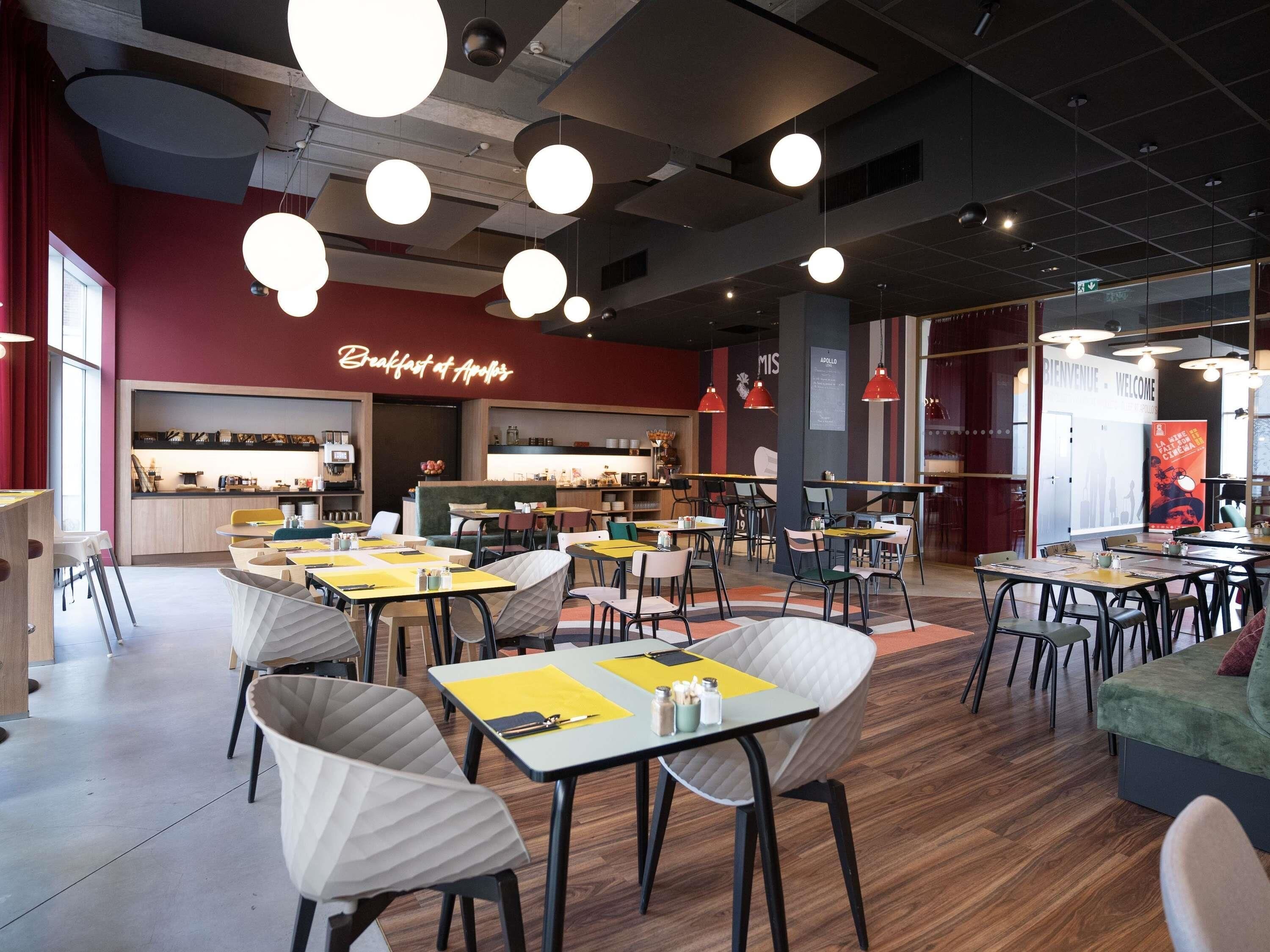 อาหารเช้าแบบบุฟเฟ่ต์ทุกวัน (EUR 10 ต่อคน)