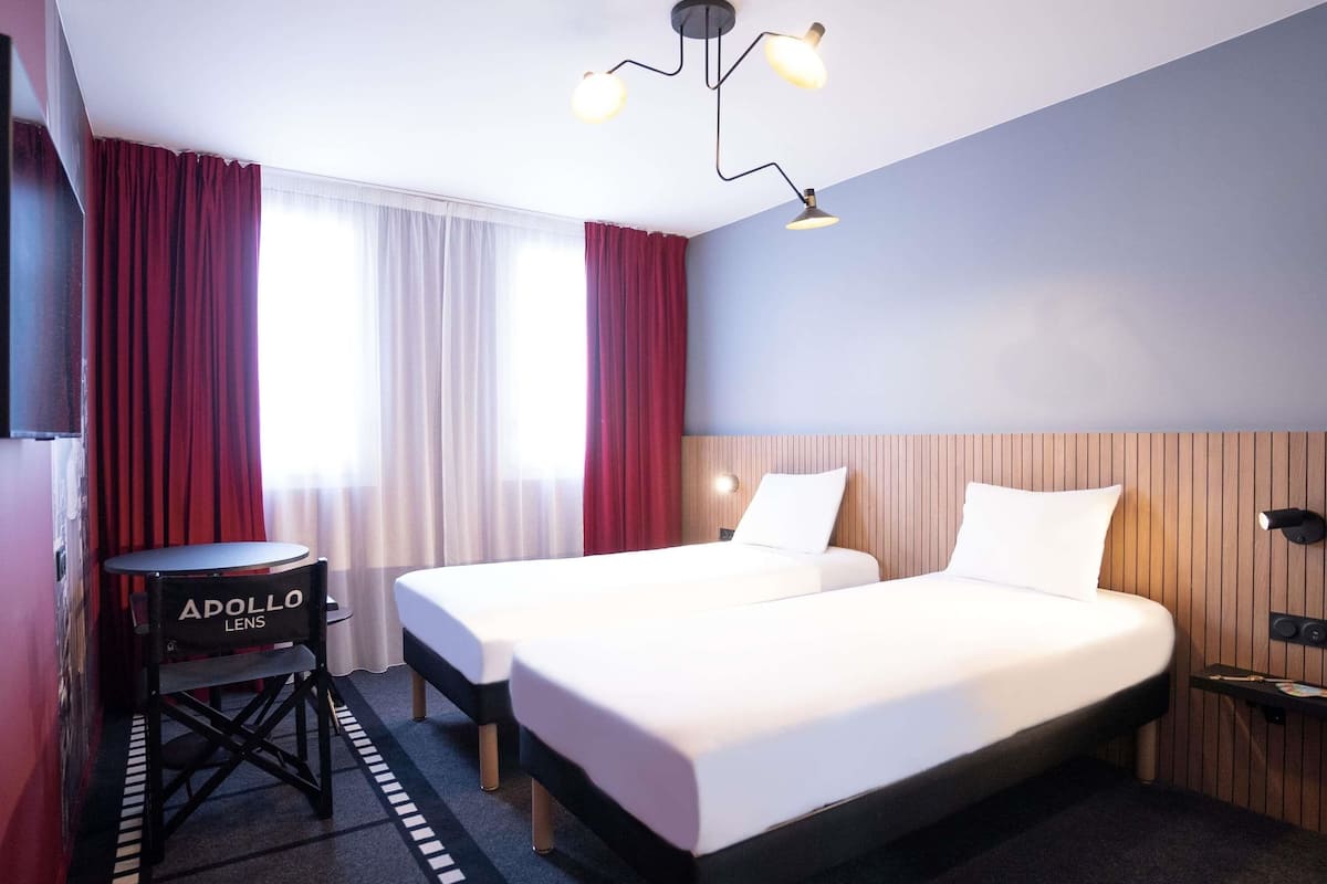 Standardværelse - 2 enkeltsenge | Skrivebord, arbejdsområde til bærbare computere, mørklægningsgardiner