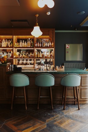 2 bares o lounges, bar de cocteles, lounge en el lobby