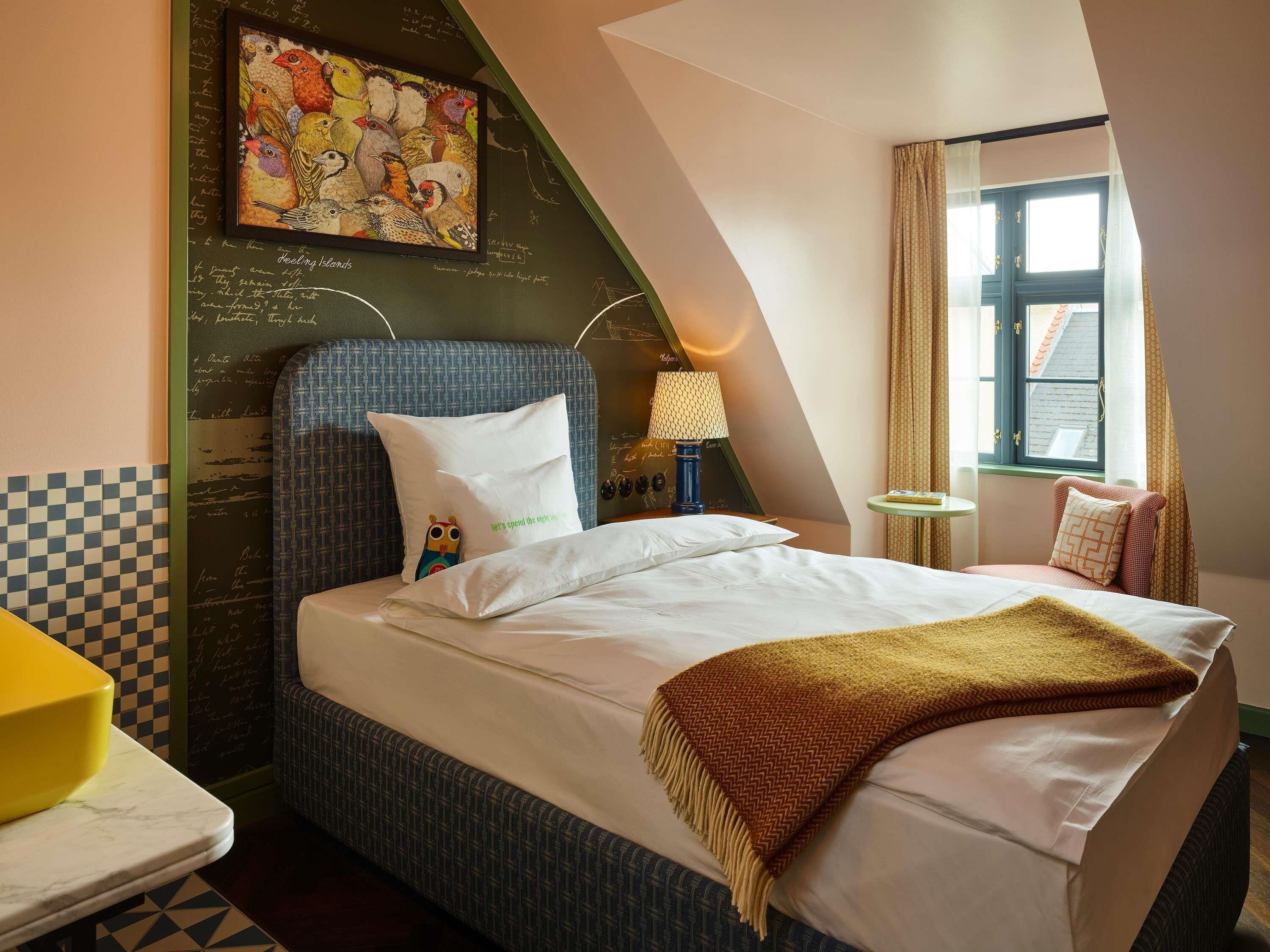 Medium Single | Free minibar, in-room safe, free WiFi, bed sheets