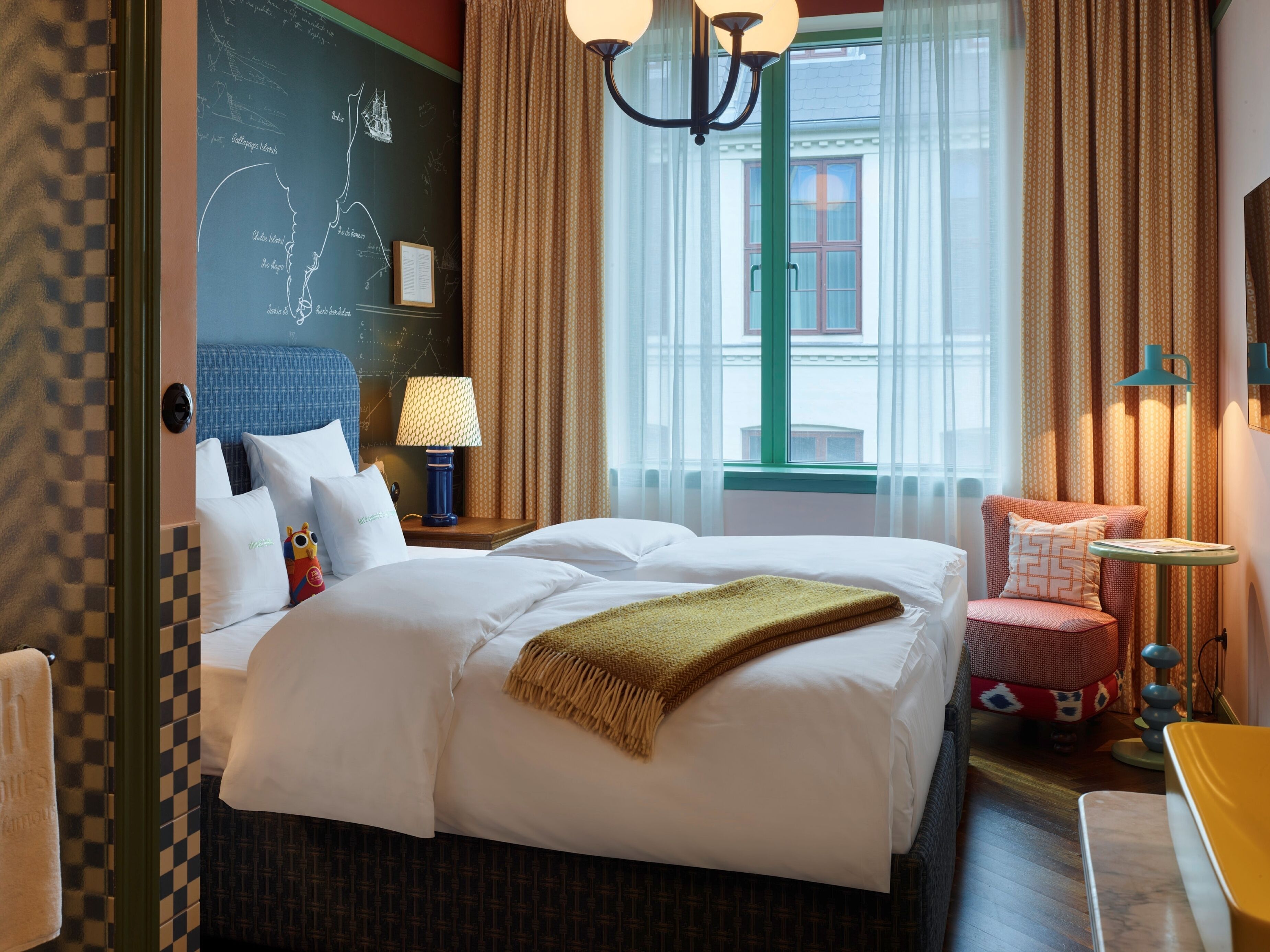 Twin kamer | Een gratis minibar, een kluis op de kamer, gratis wifi, beddengoed