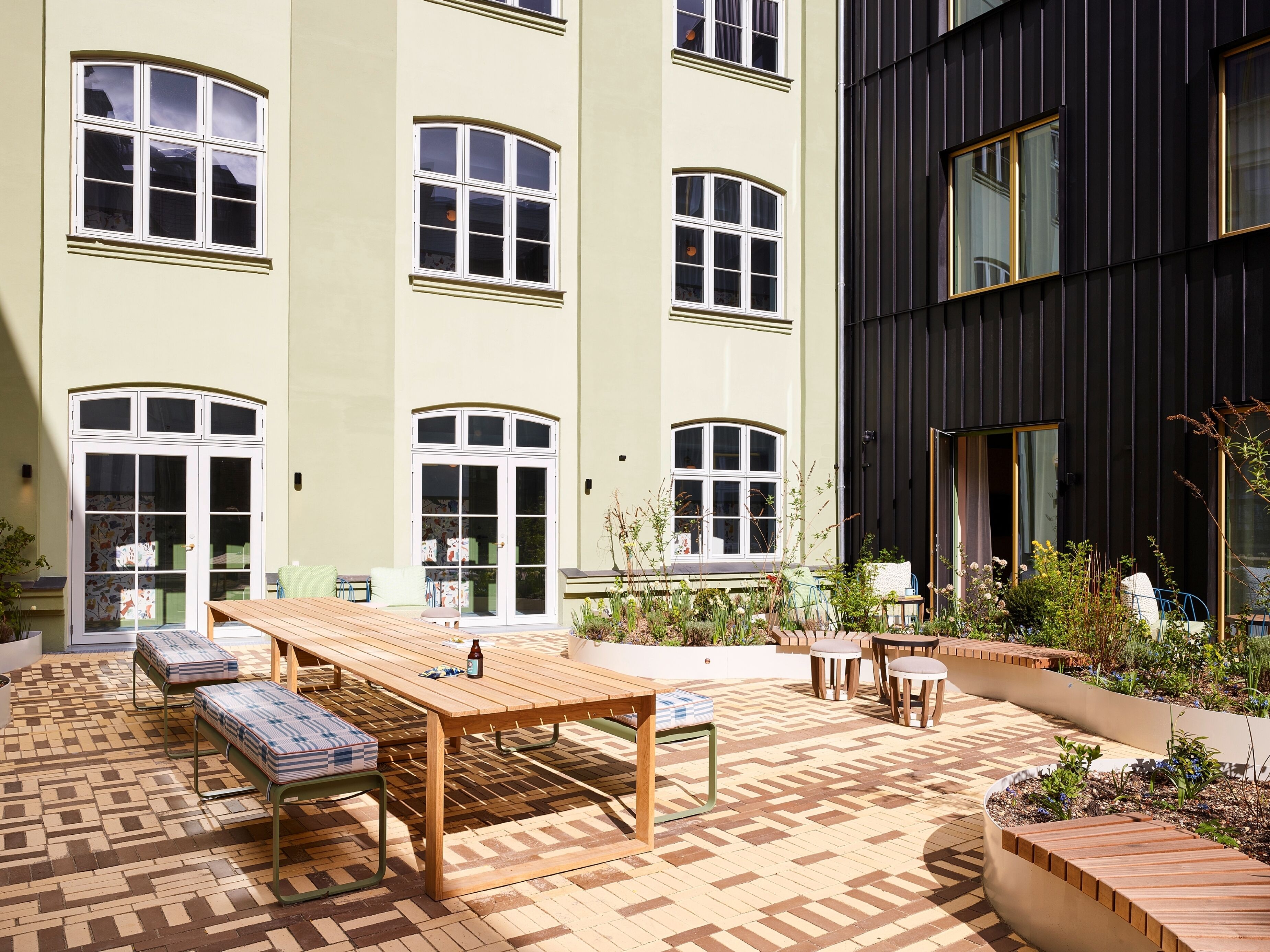 Medium Plus | Terrace/patio