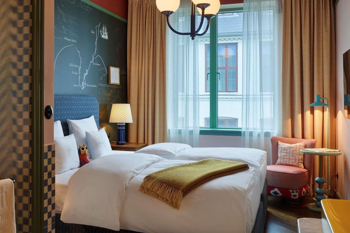 Large Twin | Free minibar, in-room safe, free WiFi, bed sheets