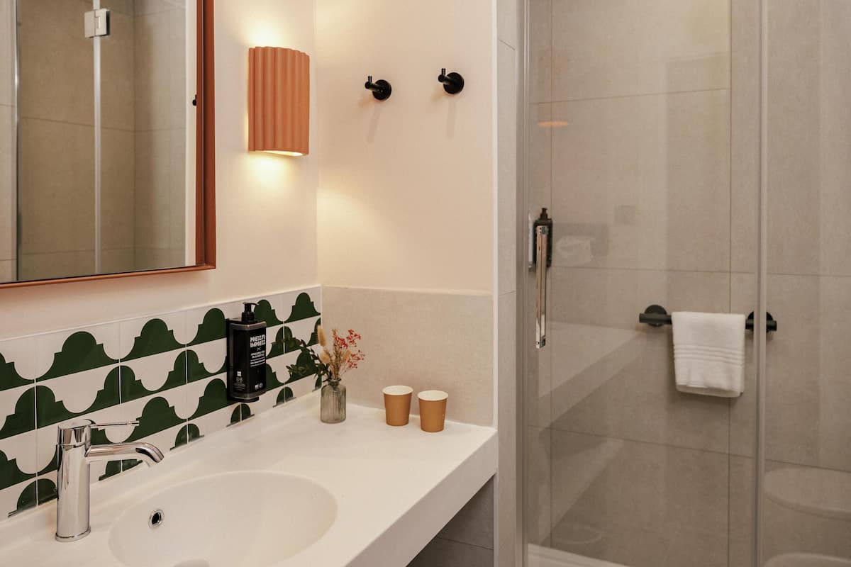 standard room, 2 single beds | in-room safe, soundproofing, free cots/infant beds, free wifi