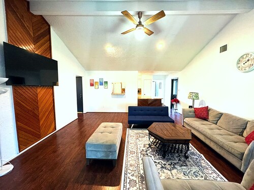 Super Cozy 4 Bedroom by Premier Host - Sleeps 10