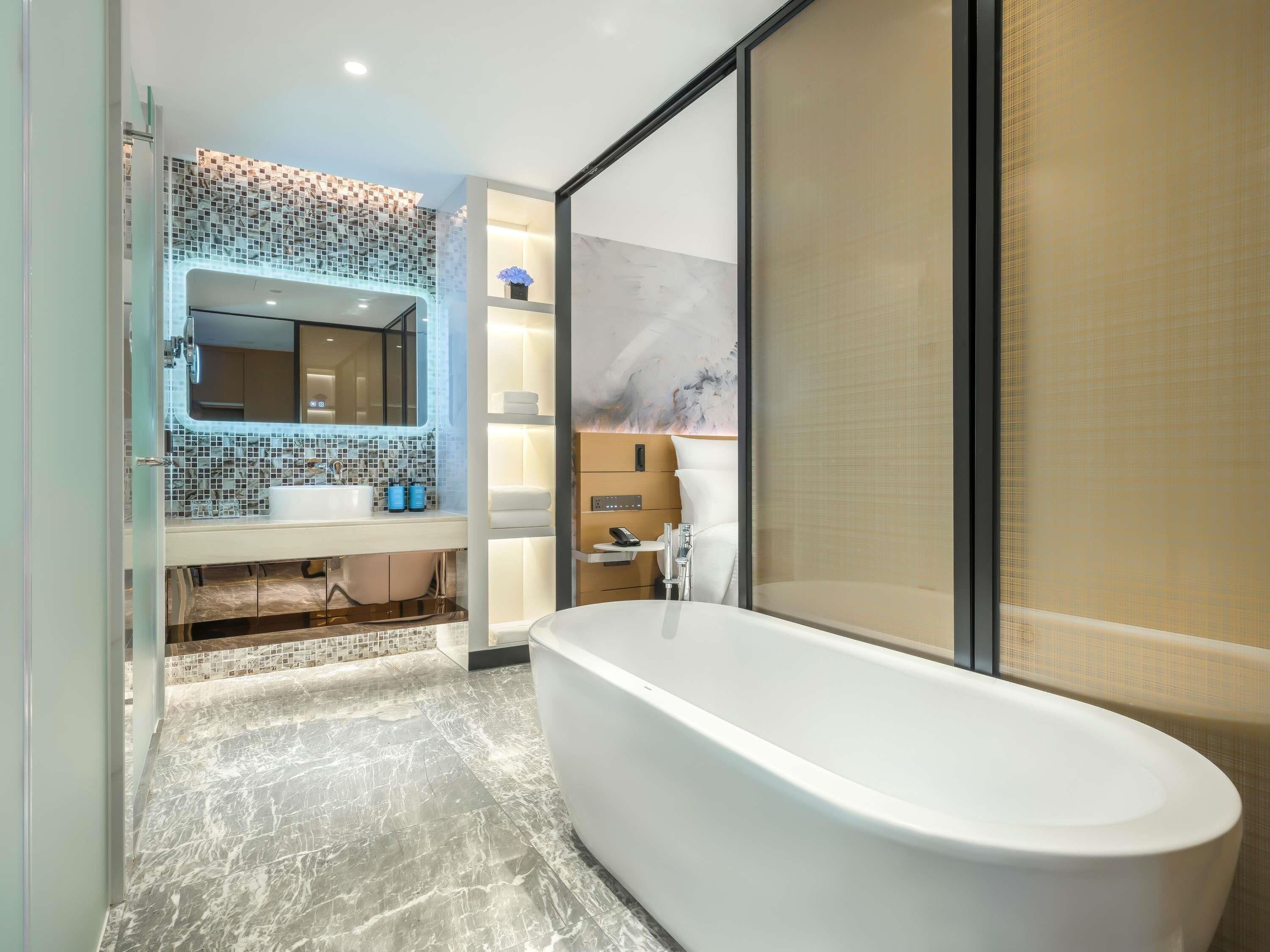Suite estándar, 1 cama King size | Minibar, escritorio y espacio para trabajar con laptop 