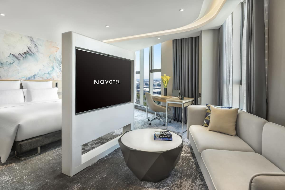 Standard Suite, 1 King Bed