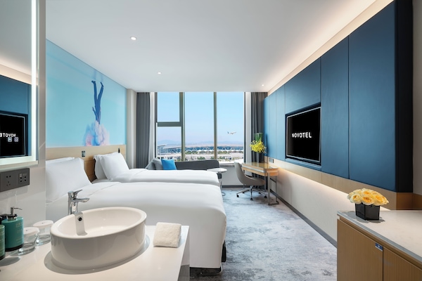 Superior Room, 2 Twin Beds | 1 bedroom, minibar, desk, laptop workspace