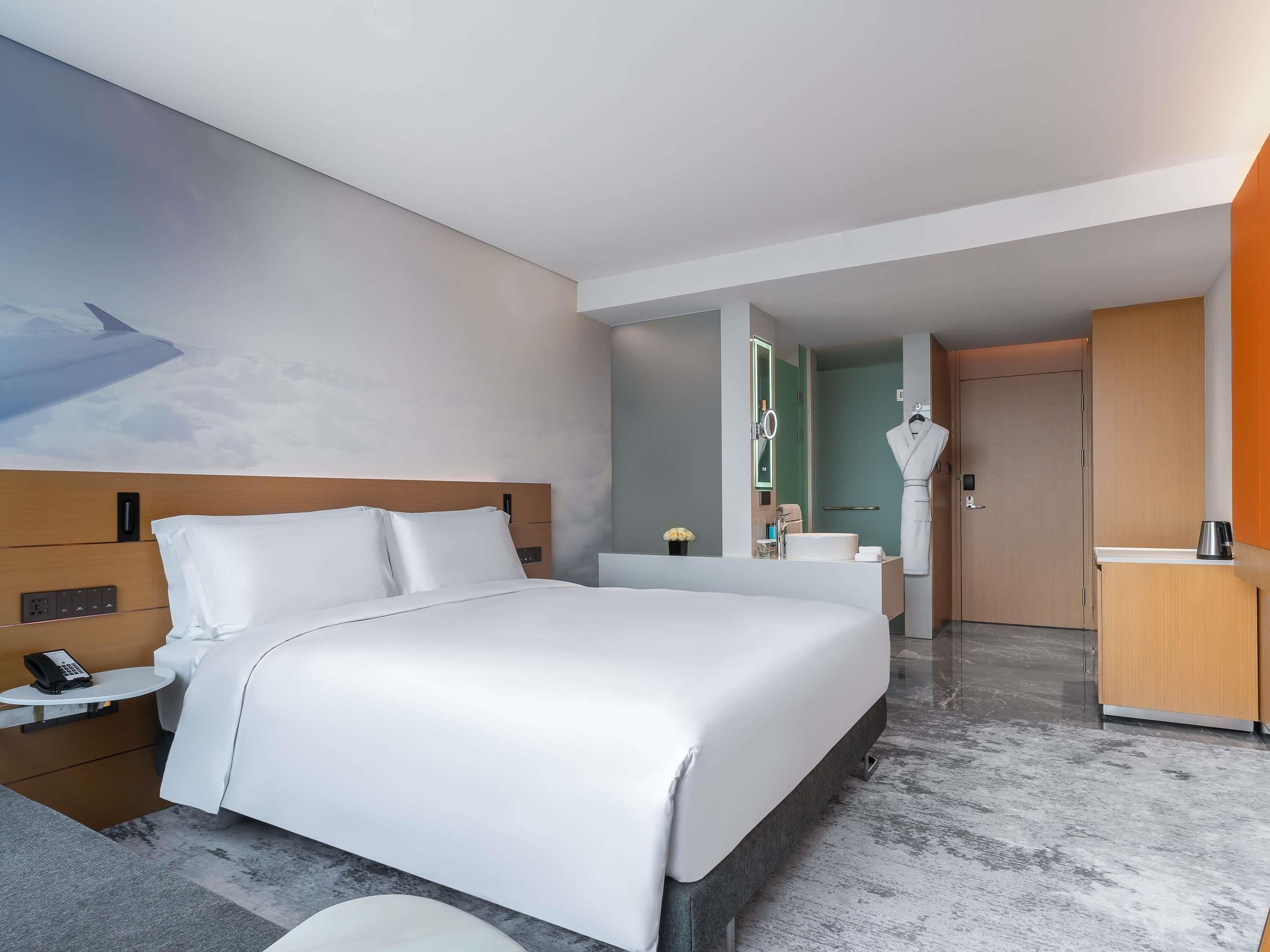 1 bedroom, minibar, desk, laptop workspace