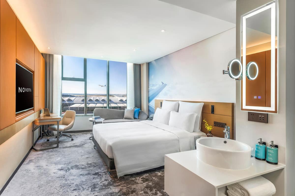 1 bedroom, minibar, desk, laptop workspace