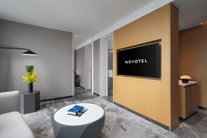 Suite estándar, 1 cama King size | Minibar, escritorio y espacio para trabajar con laptop 