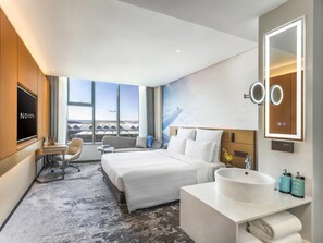 Executive kamer, 1 kingsize bed | Een minibar, een bureau, een laptopwerkplek, verduisterende gordijnen