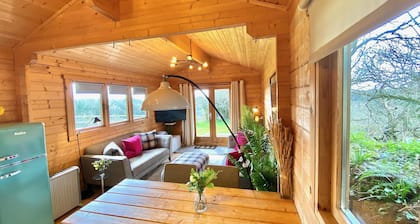 Yealm Cabin is a self catering log cabin in Devon with Hot Tub, South Hams, UK.