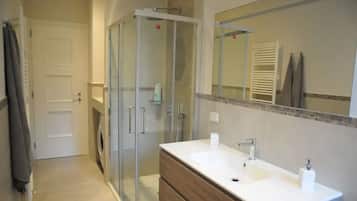 Dusche, Haartrockner, Bidet, Handtücher