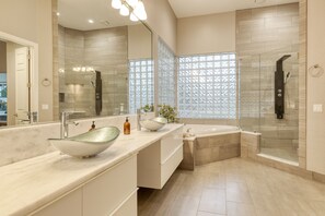 Shower, hair dryer, towels - Sunridge by AvantStay | Glorious Estate w/ Pool, Hot Tub, Ping Pong & Pool Table (Scottsdale)