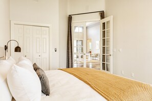 5 bedrooms, desk, iron/ironing board, travel crib - Sunridge by AvantStay | Glorious Estate w/ Pool, Hot Tub, Ping Pong & Pool Table (Scottsdale)