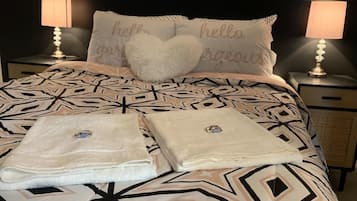 2 slaapkamers, een strijkplank/strijkijzer, gratis wifi, beddengoed