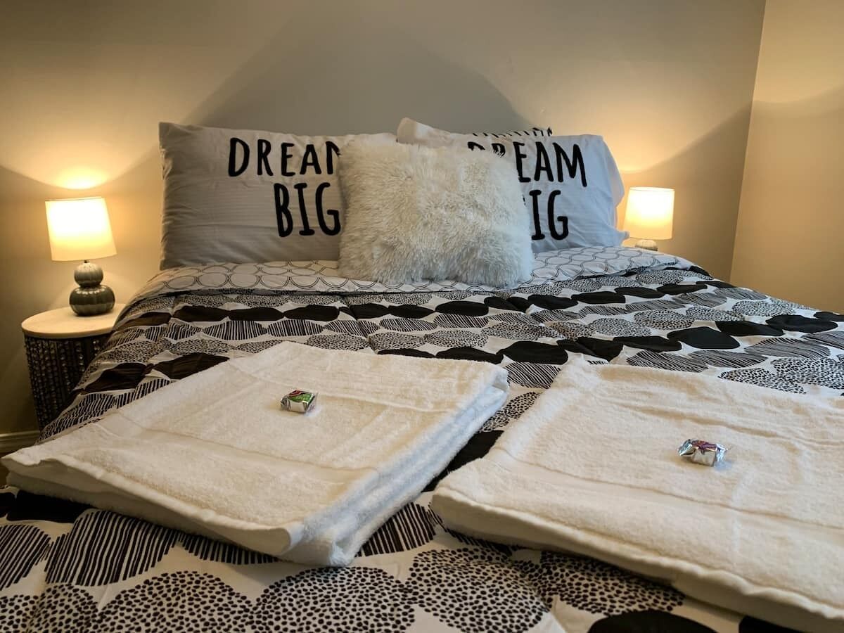 2 多间卧室、熨斗/熨衣板、免费 WiFi、床单