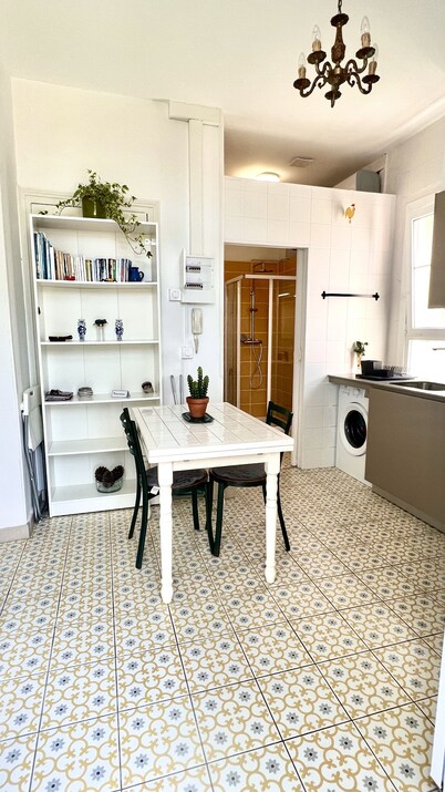 Superb small apartment with free parking