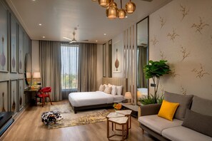 Premium bedding, minibar, in-room safe, desk