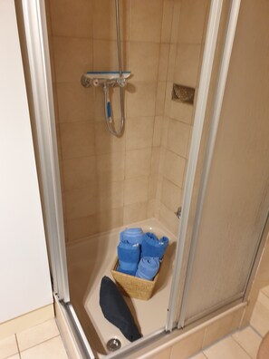Dusche, Seife, Toilettenpapier