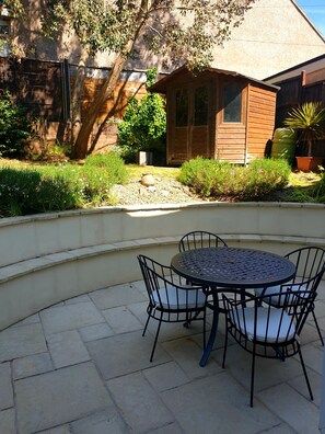 Outdoor dining - Family Home By The Sea (Paignton)
