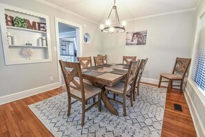 Dining - Sweet Home Alabama | Dual TVs, Foosball, Ping pong, Sleeps 8+ (Northport)