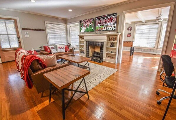 Televisión, videojuegos y oficina 