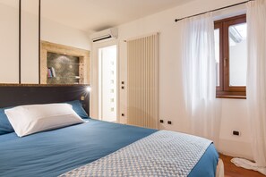 Design Apartment | 2 bedrooms, individually furnished, laptop workspace, iron/ironing board