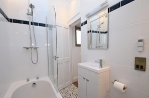 Comfort-Ferienhaus | Badezimmer | Haartrockner, Handtücher