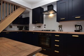 舒适村舍 | 共用厨房 | 冰箱、电热水壶、餐桌