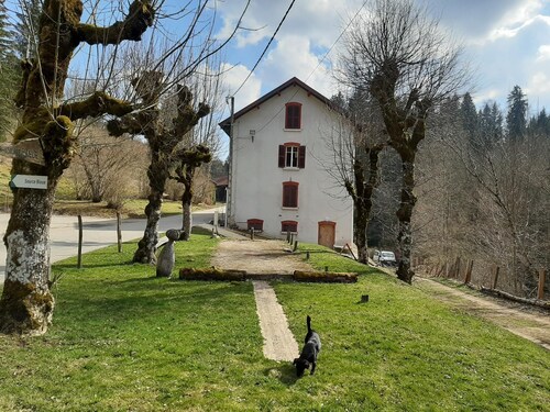 L'ETERLOU in a charming property in the heart of the Source-Bleue area