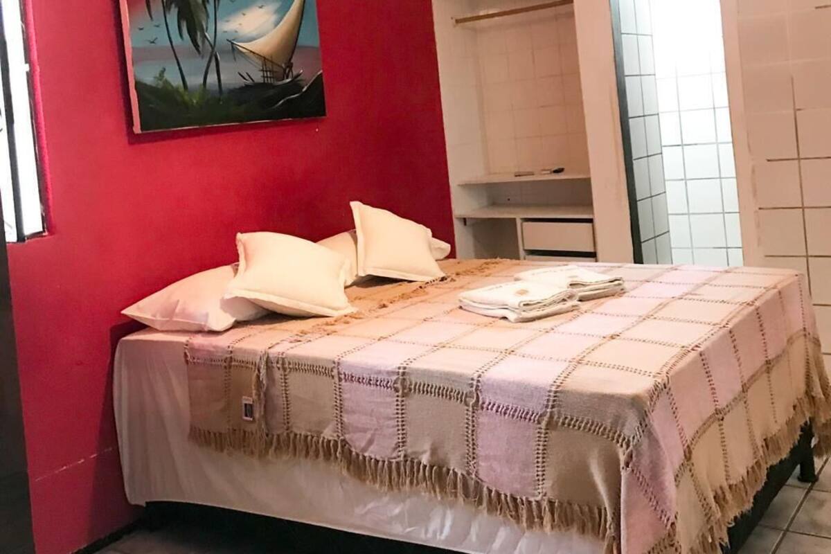 Minibar, free WiFi, bed sheets