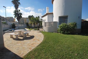 Outdoor dining - Wonderful holiday home nearby the beach and golf court with private pool (Oliva)