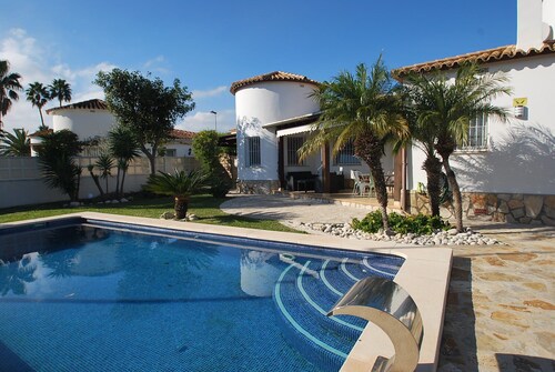 Maison près de la plage avec piscine privée, climatisation, internet