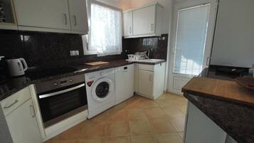 冰箱、微波炉、烤箱、炉灶