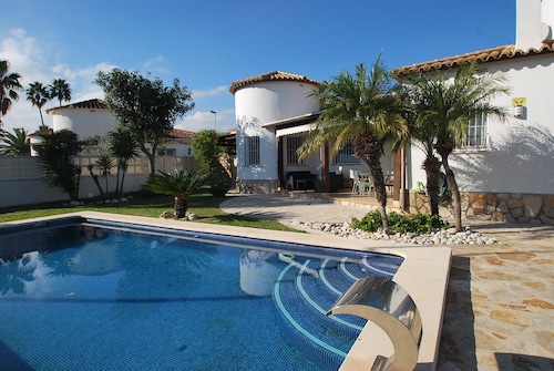 Wundervolle strandnahe Ferienvilla mit privatem Pool, Klimaanlage, Internet