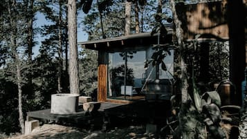 Vista frontal de la propiedad