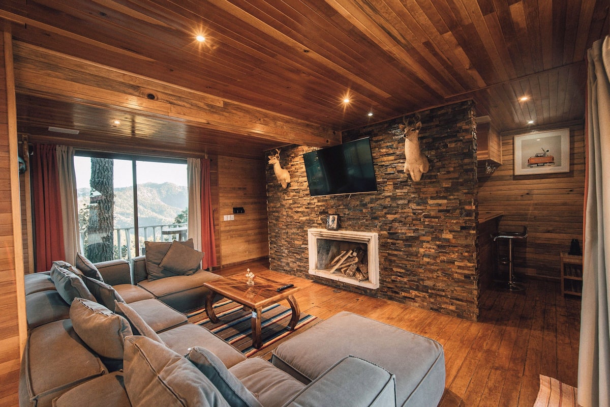 Panoramic Chalet, 3 Bedrooms, Fireplace, Mountain View | Living area | 40-inch flat-screen TV with digital channels, fireplace, Netflix