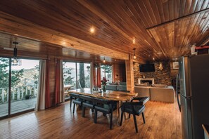 شاليه بانوراما - ٣ غرف نوم - بمدفأة - منظر للجبل | مطبخ خاص | ماكينة لصنع القهوة/الشاي