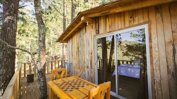 Cabane Classique, 1 grand lit, terrasse, côté montagne | Terrasse/Patio