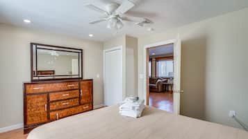 2 bedrooms, iron/ironing board, WiFi, bed sheets