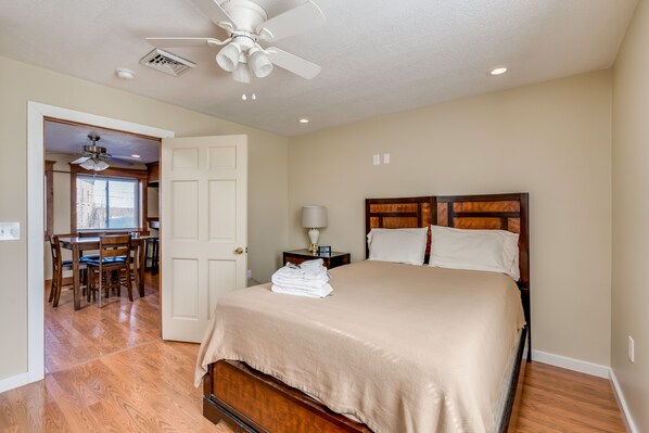 2 bedrooms, iron/ironing board, WiFi, bed sheets