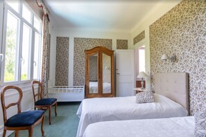 7 bedrooms, desk, iron/ironing board, free WiFi