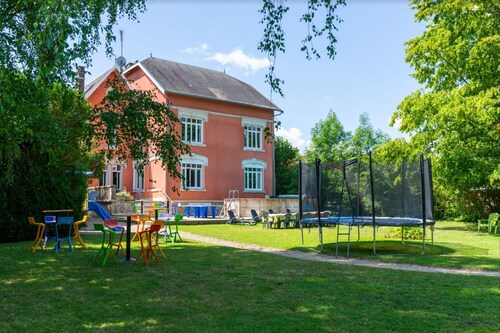 Cosy group gîte with swimming pool 