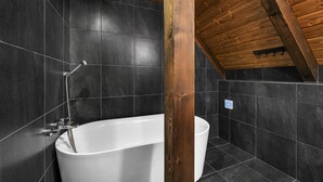 A modern bathroom with a freestanding bathtub, a shower, and a wooden ceiling. - Horni Marsov Khk320 in Horn Mar ov (Horni Marsov)