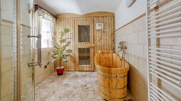 Villa | 5 bedrooms, WiFi
