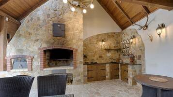 Villa | 5 bedrooms, WiFi