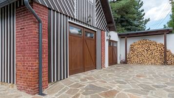 House | 5 bedrooms, WiFi