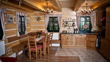 Villa | 5 bedrooms, WiFi